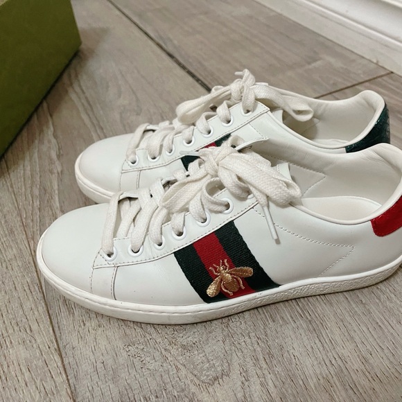 AUTHENTIC WOMEN'S GUCCI ACE SNEAKER WITH BEE - Picture 1 of 8